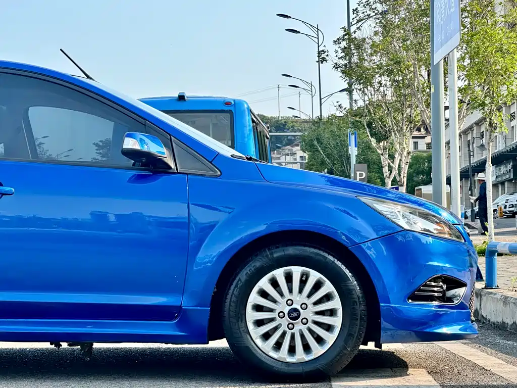 Ford Focus 2014 — фото 12