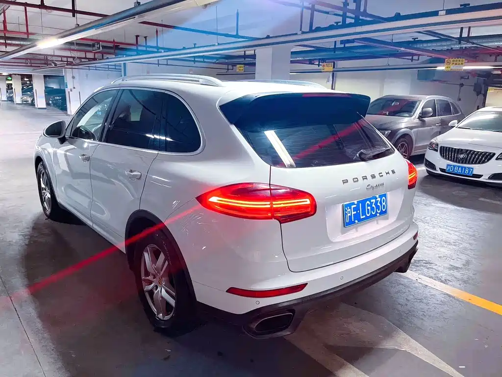 Porsche Cayenne 2015 — фото 3