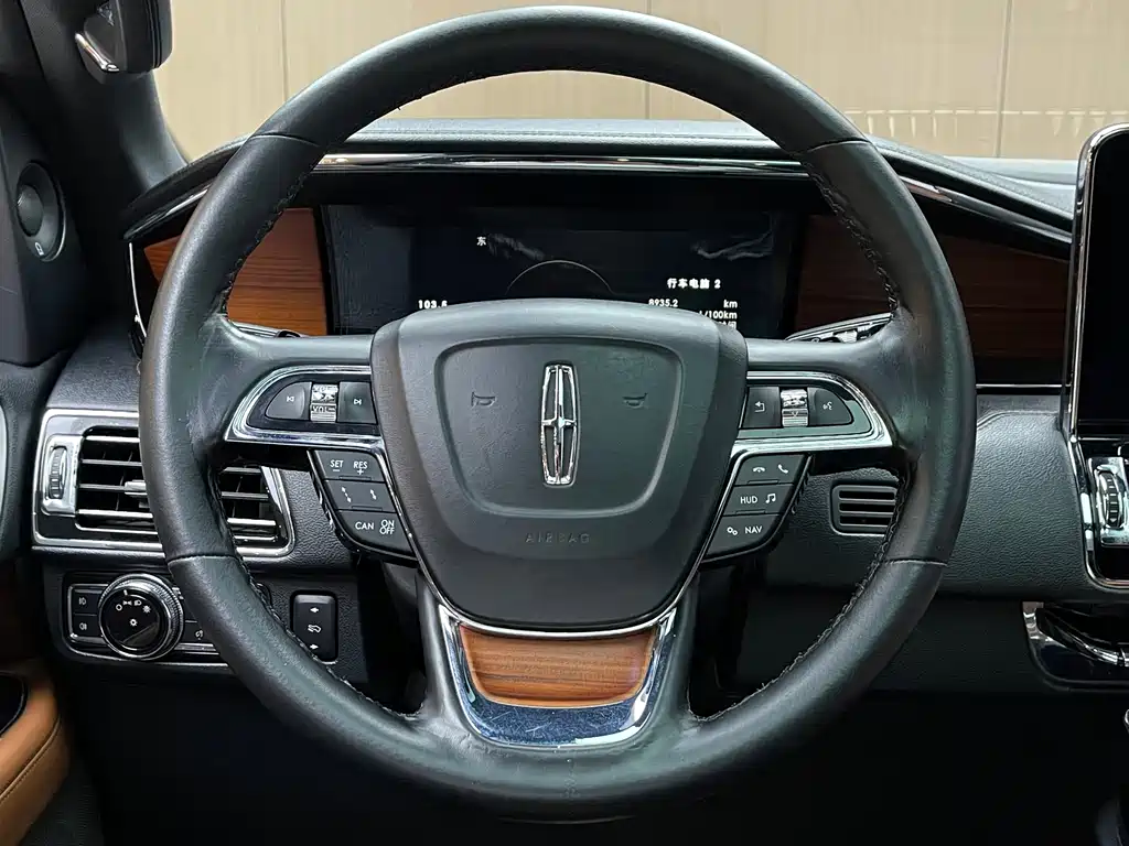 Lincoln Navigator 2018 — фото 10