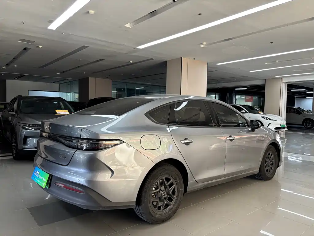 BYD Seal 05 DM-i 2025 — фото 5