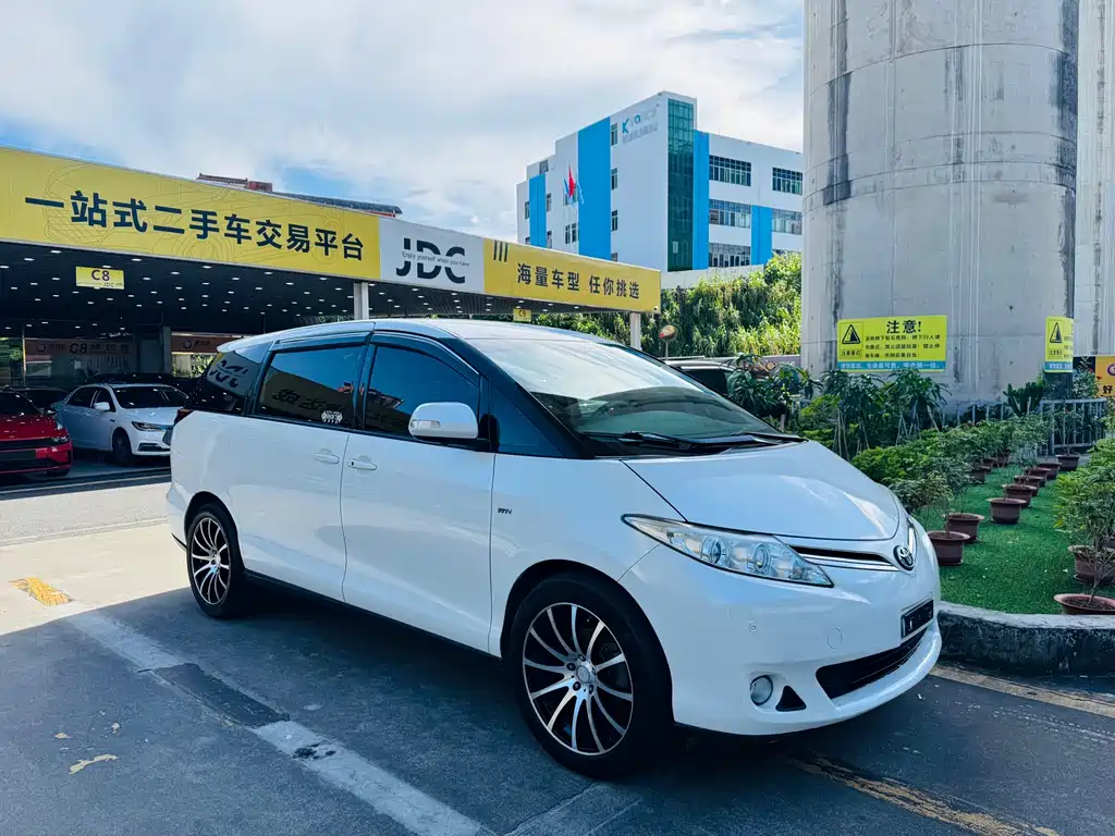 Toyota Previa 2015 — фото 3