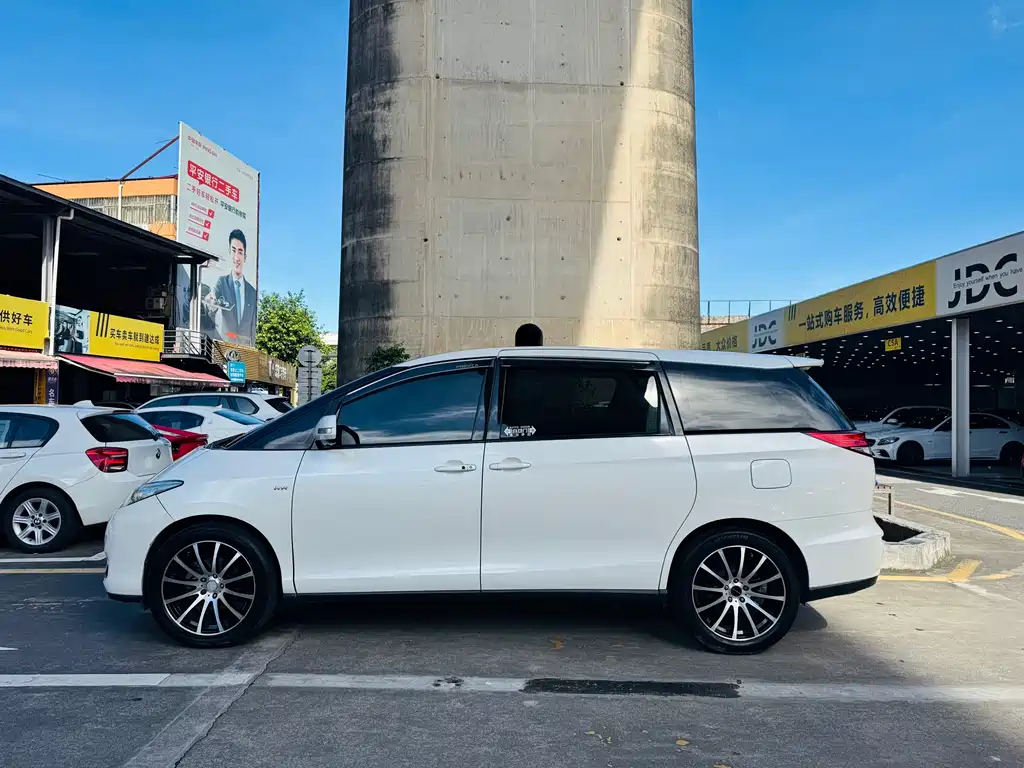 Toyota Previa 2015 — фото 10
