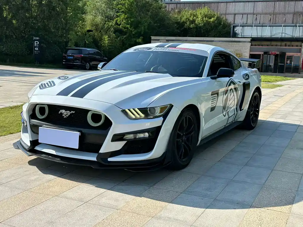 Ford Mustang 2017 — фото 1