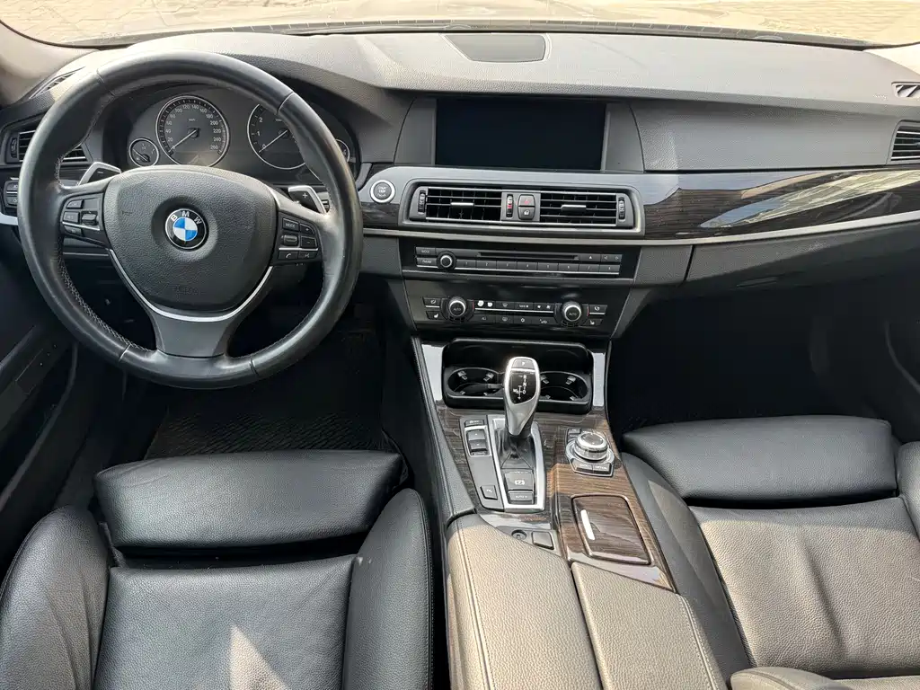 BMW 5 Series 2011 — фото 6