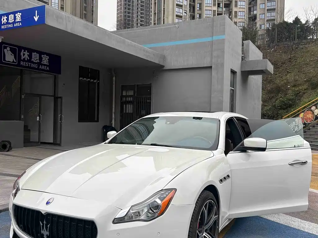 Maserati Quattroporte 2016 — фото 12