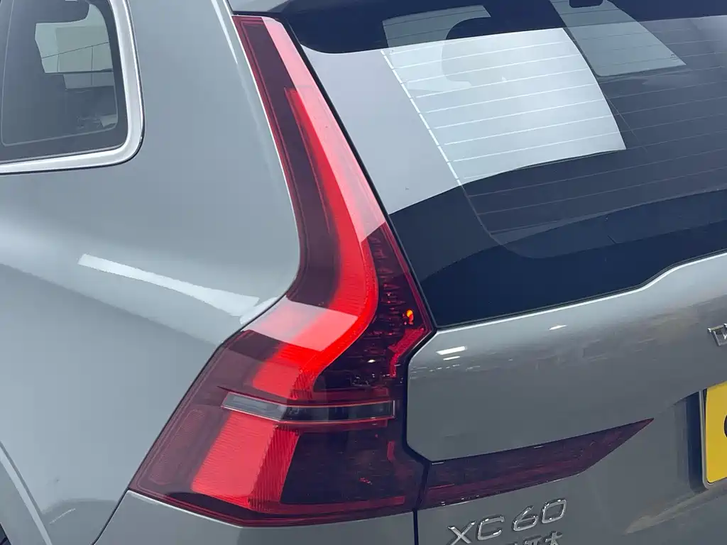 Volvo XC60 2025 — фото 12