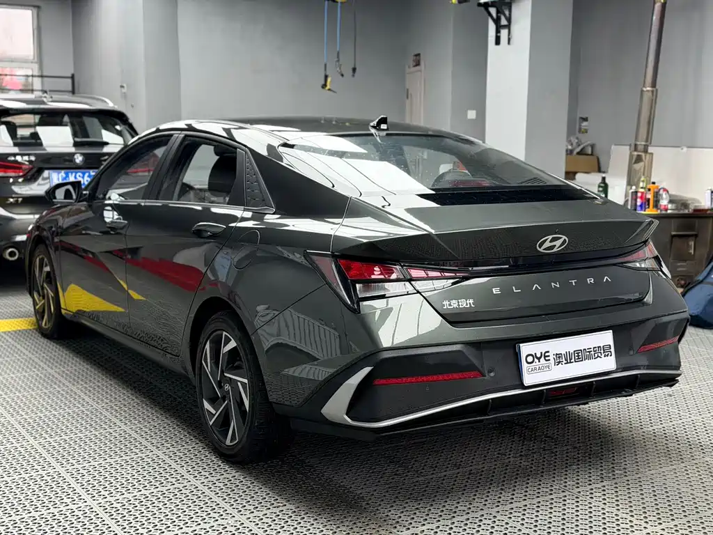 Hyundai Elantra 2023 — фото 4