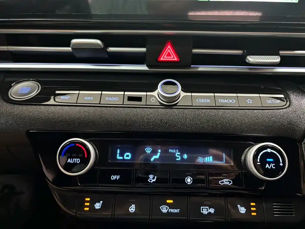 Hyundai Elantra 2023 — фото 13