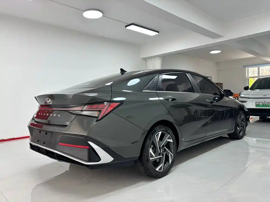 Hyundai Elantra 2023