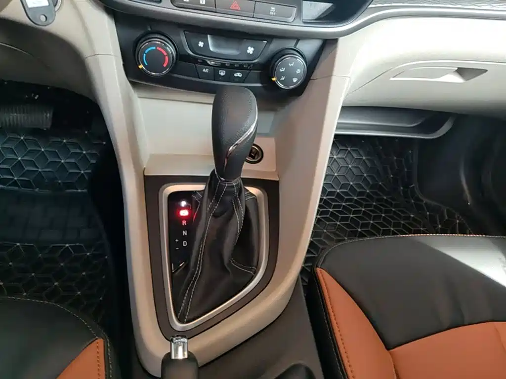 Buick Excelle 2016 — фото 13
