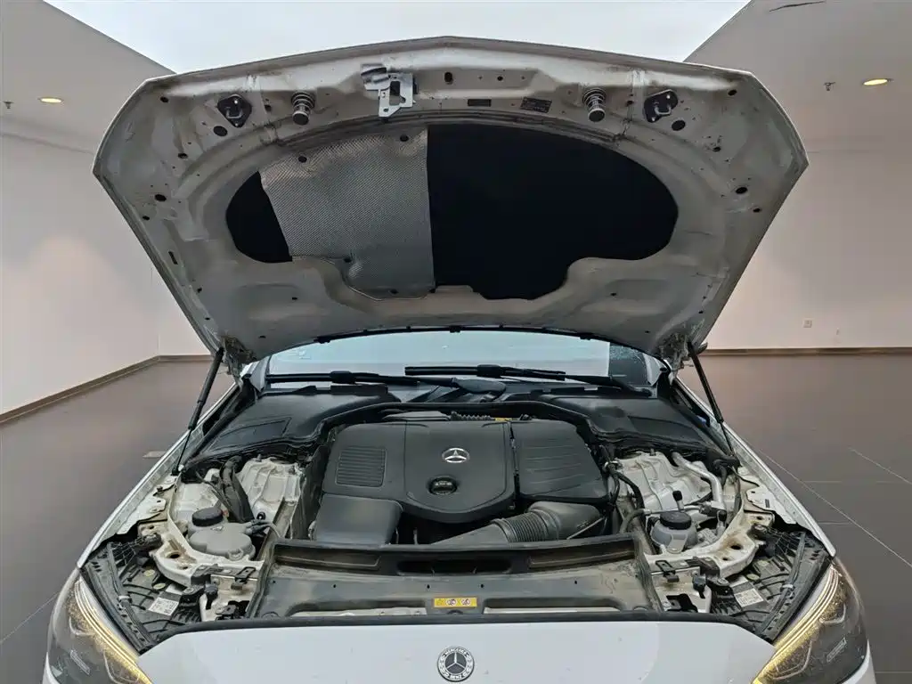 Mercedes-Benz C-Class 2025 — фото 12