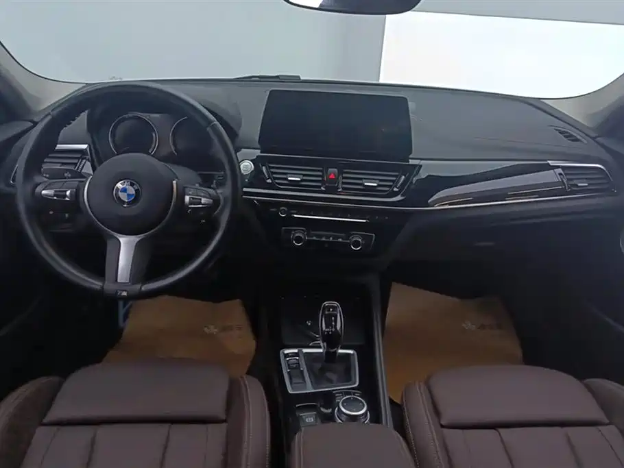 BMW 1 Series 2021 — фото 12
