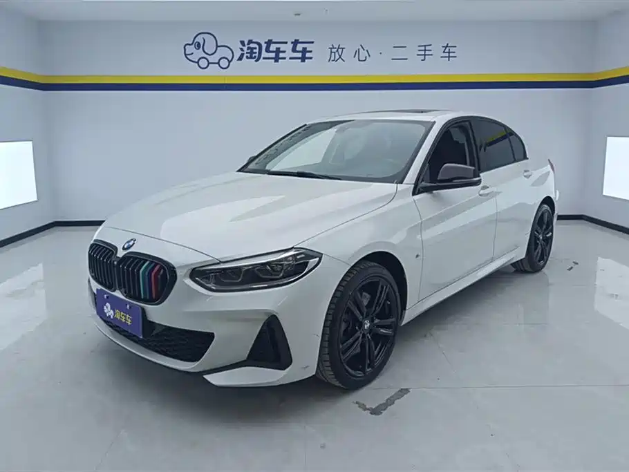 BMW 1 Series 2021 — фото 1