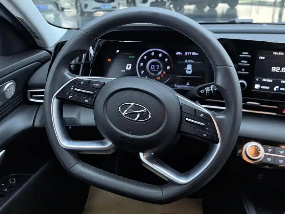 Hyundai Elantra 2021 — фото 15