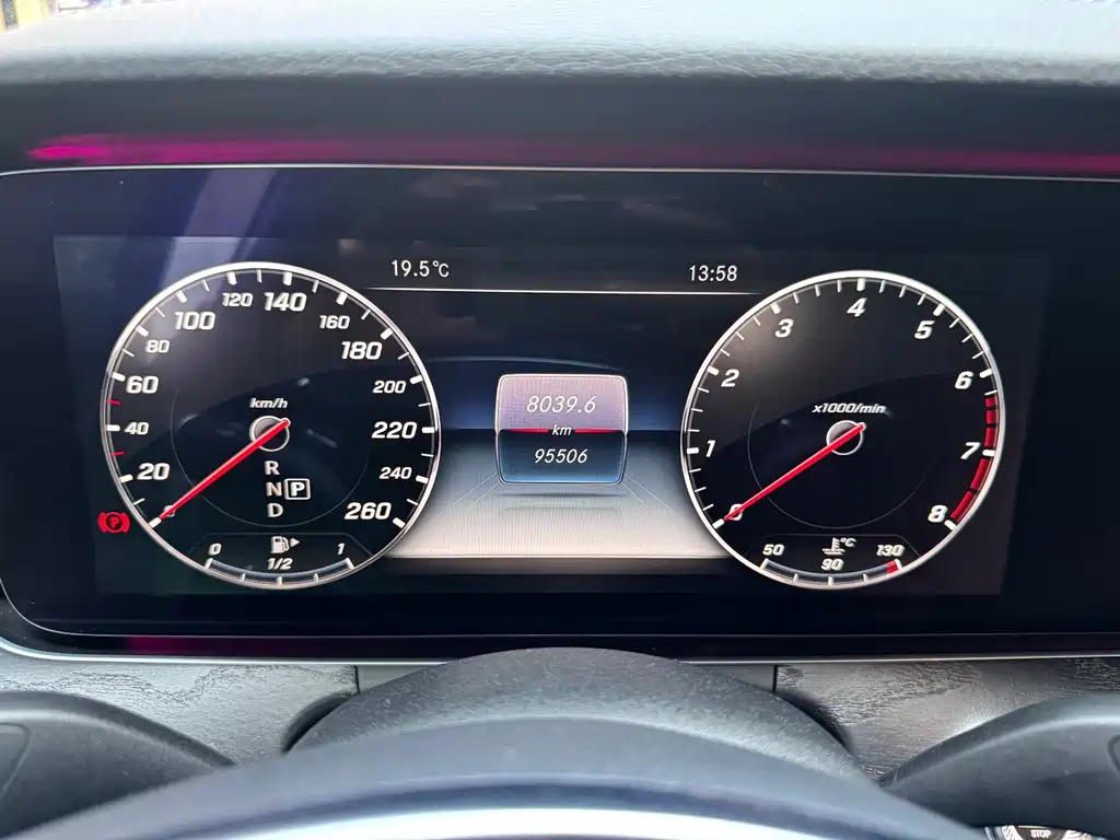 Mercedes-Benz E-Class 2016 — фото 15
