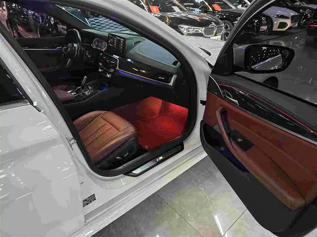 BMW 5 Series 2021 — фото 10
