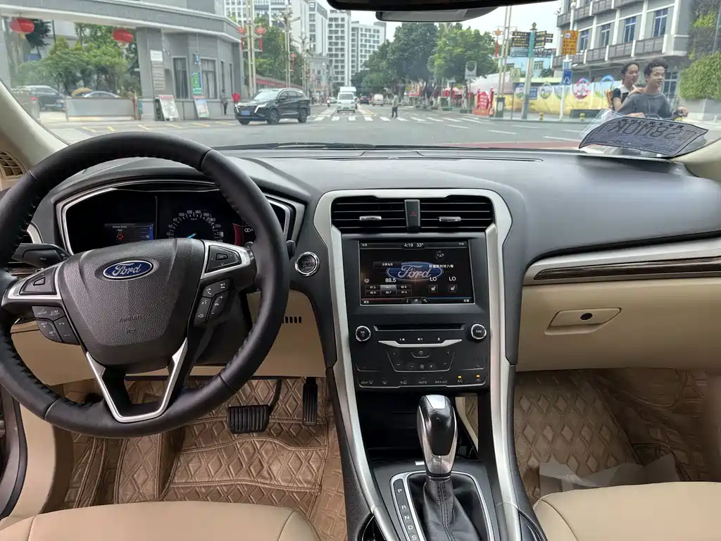 Ford Mondeo 2015 — фото 9