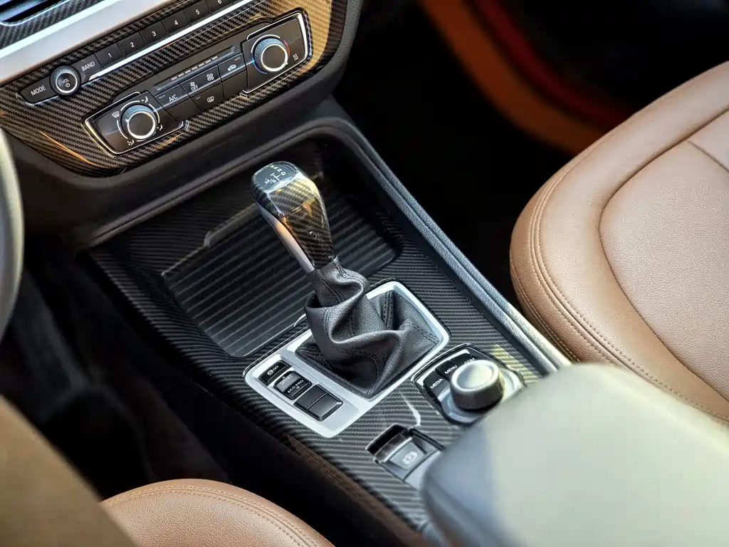 BMW 1 Series 2018 — фото 11