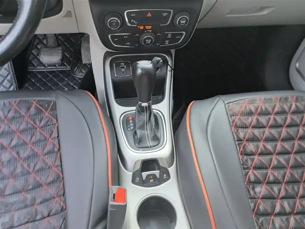 Jeep Compass 2017 — фото 14