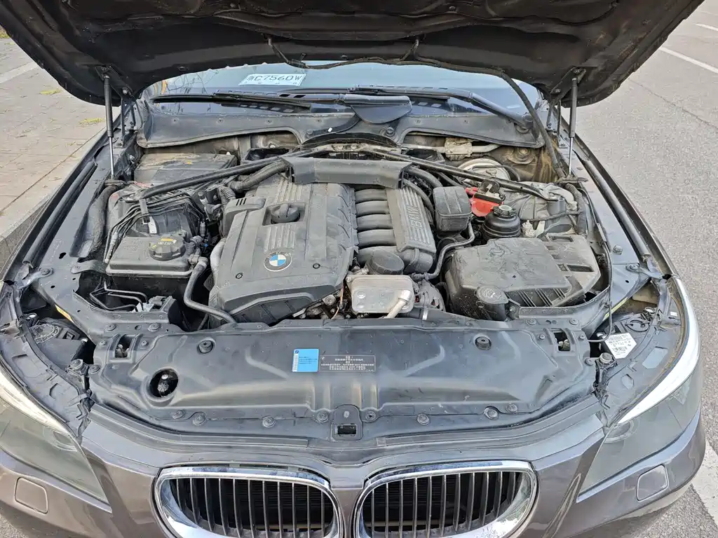 BMW 5 Series 2009 — фото 16