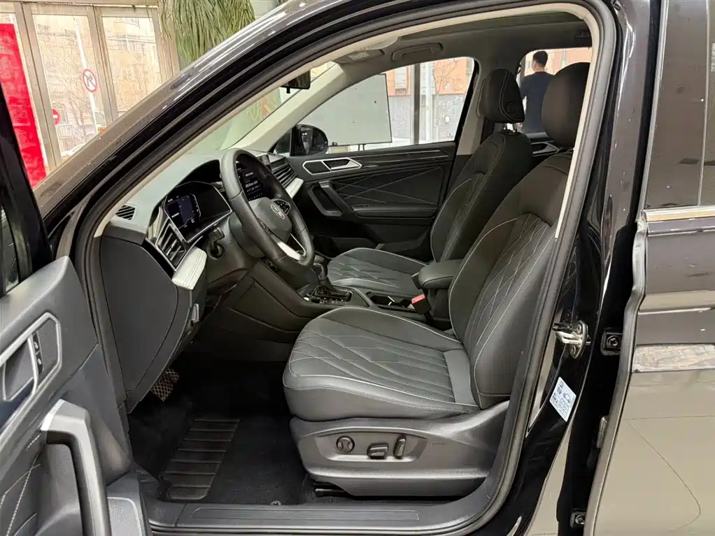 Volkswagen Tiguan L 2023 — фото 16