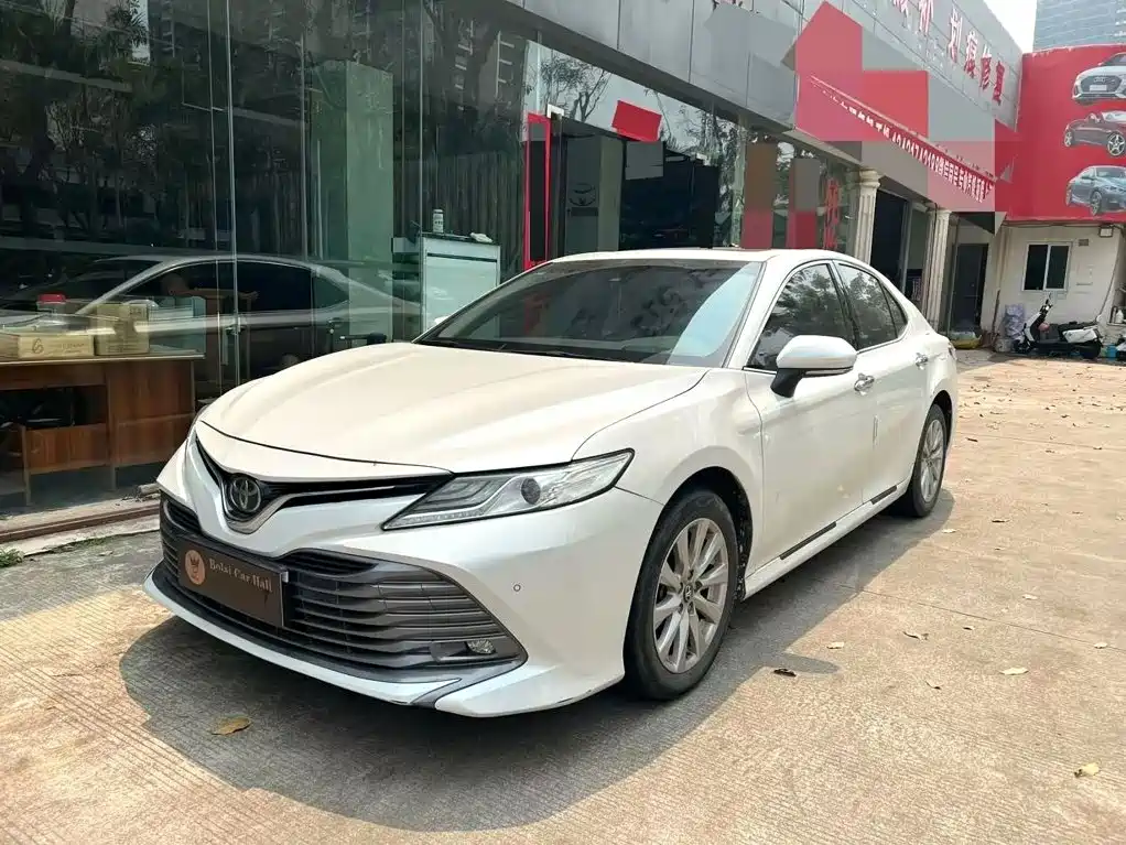 Toyota Camry 2019 — фото 1