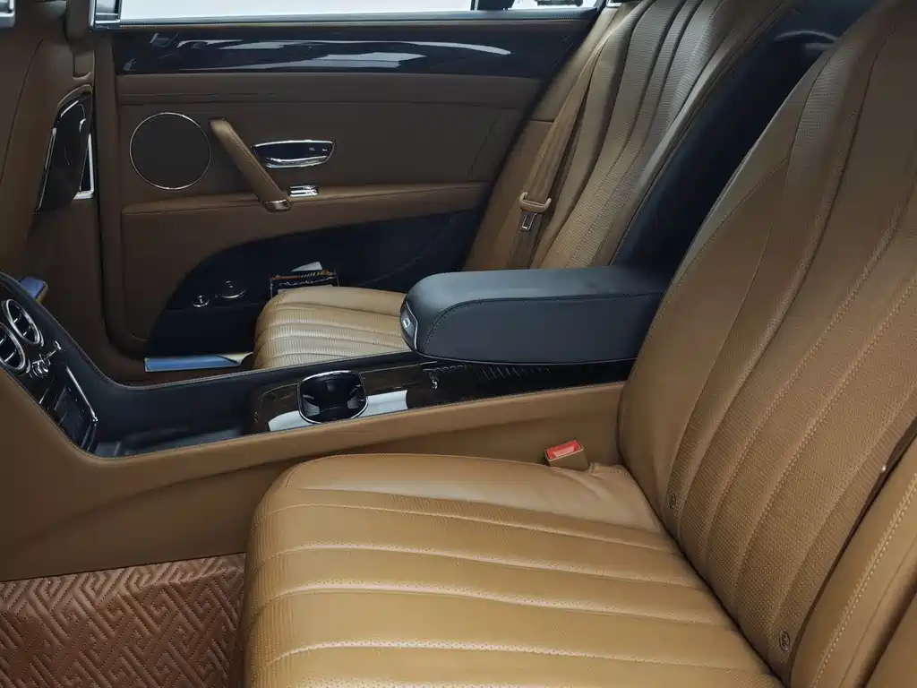 Bentley Flying Spur 2015 — фото 29