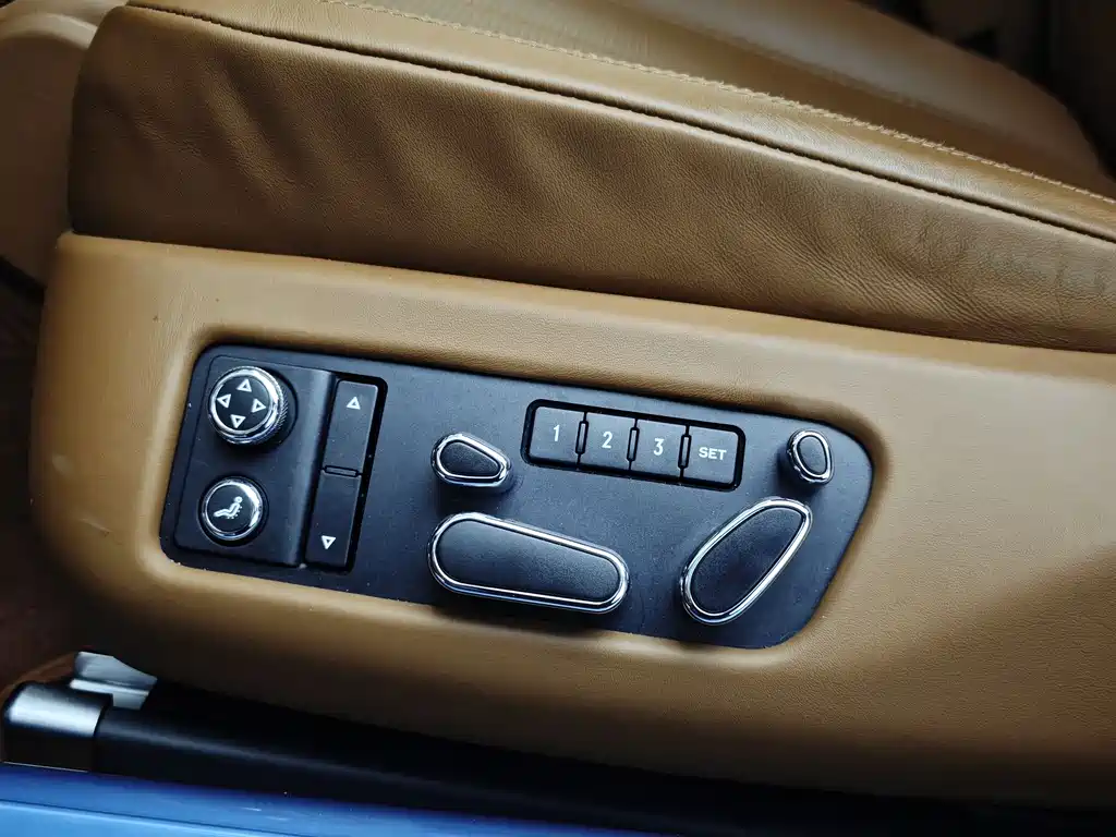 Bentley Flying Spur 2015 — фото 43