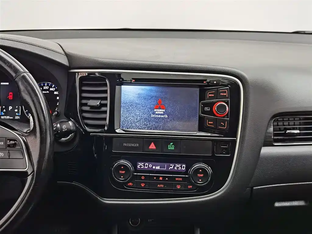 Mitsubishi Outlander 2015 — фото 12