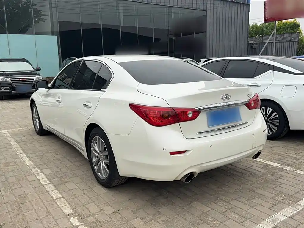 Infiniti Q50L 2017 — фото 11
