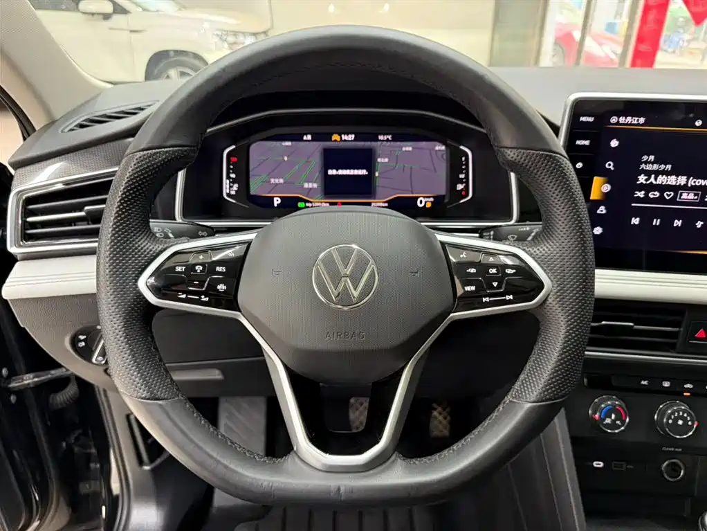 Volkswagen Tiguan L 2023 — фото 11