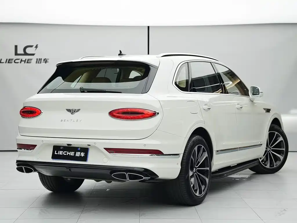 Bentley Bentayga 2021 — фото 9