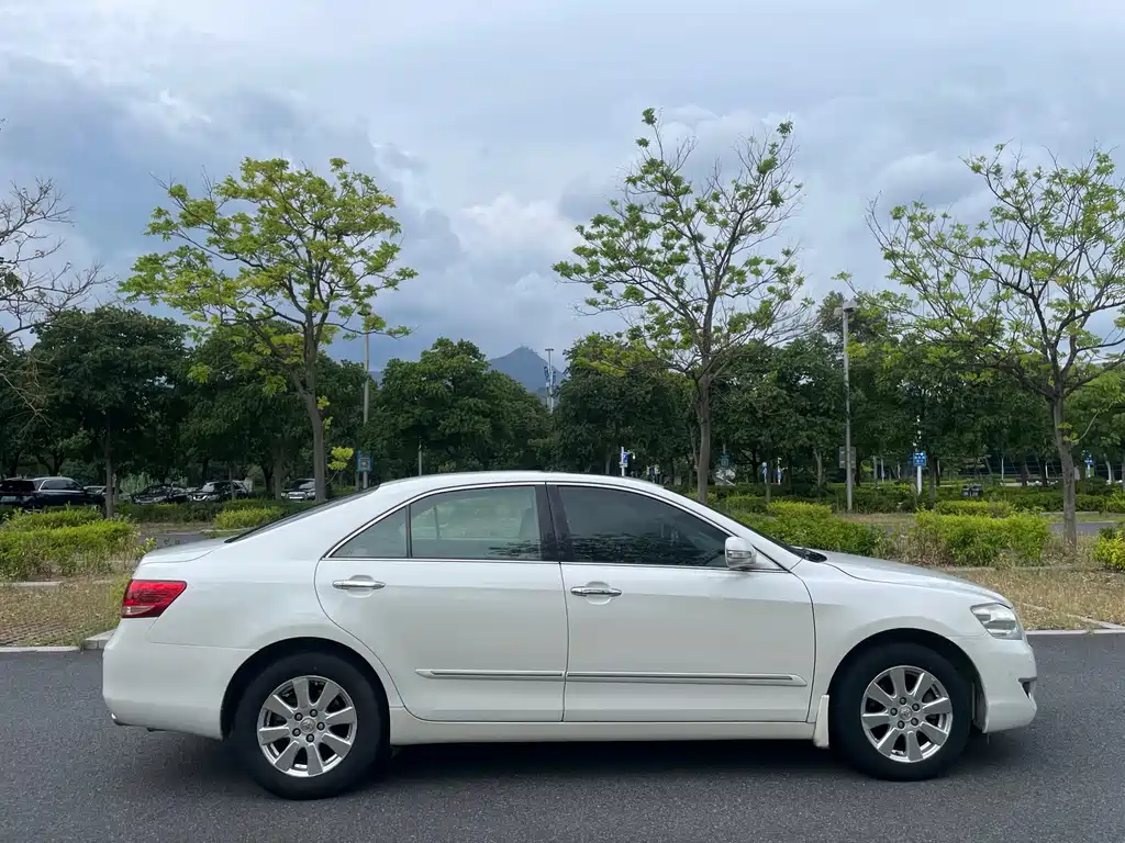 Toyota Camry 2008 — фото 10