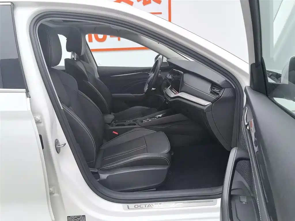 Skoda Octavia 2021 — фото 23