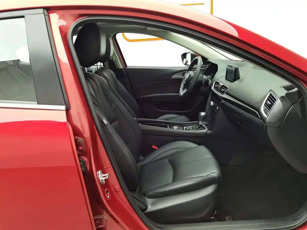 Mazda 3 Axela 2019 — фото 23