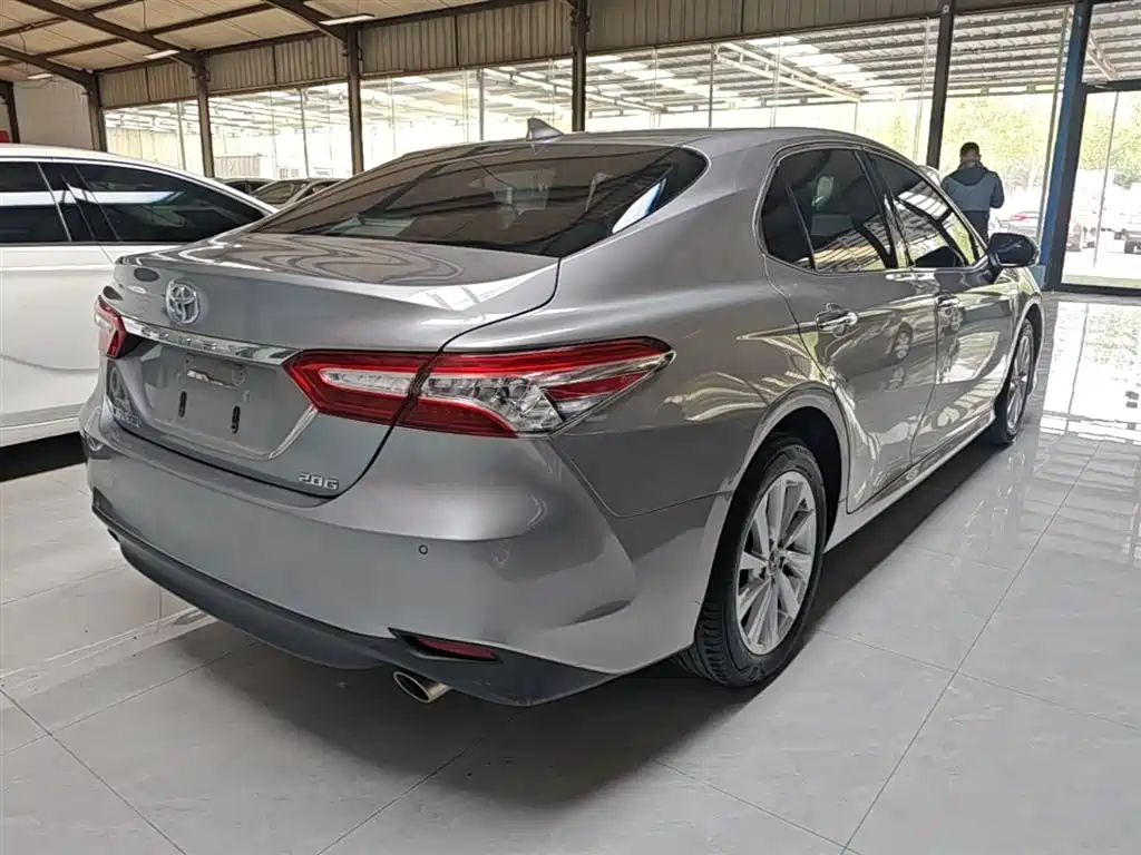 Toyota Camry 2022 — фото 7