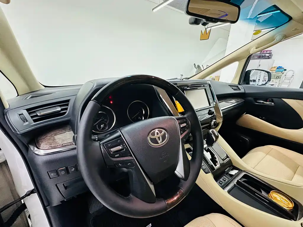 Toyota Alphard 2018 — фото 13
