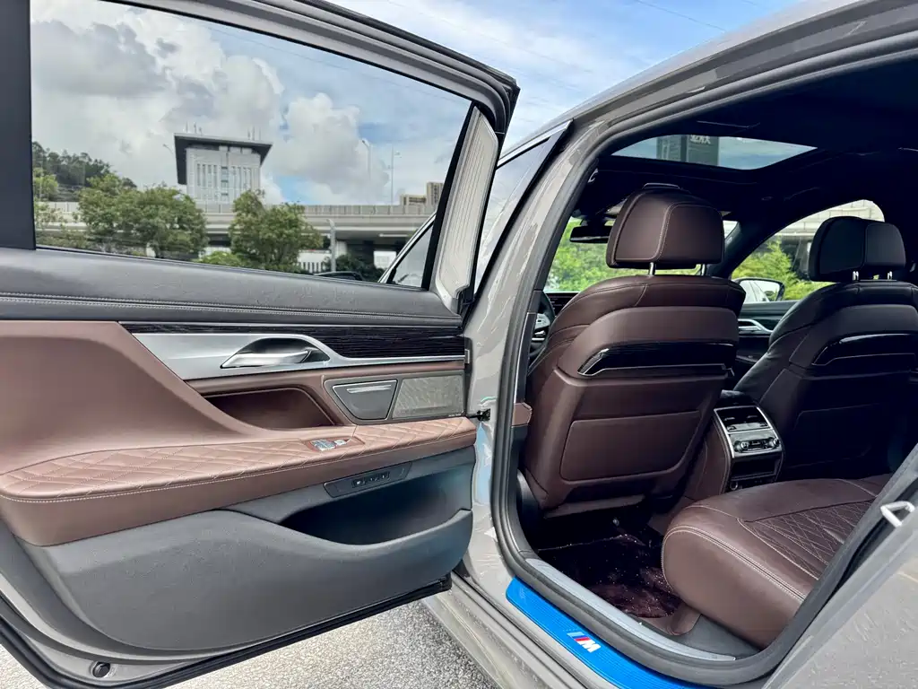 BMW 7 Series 2020 — фото 13