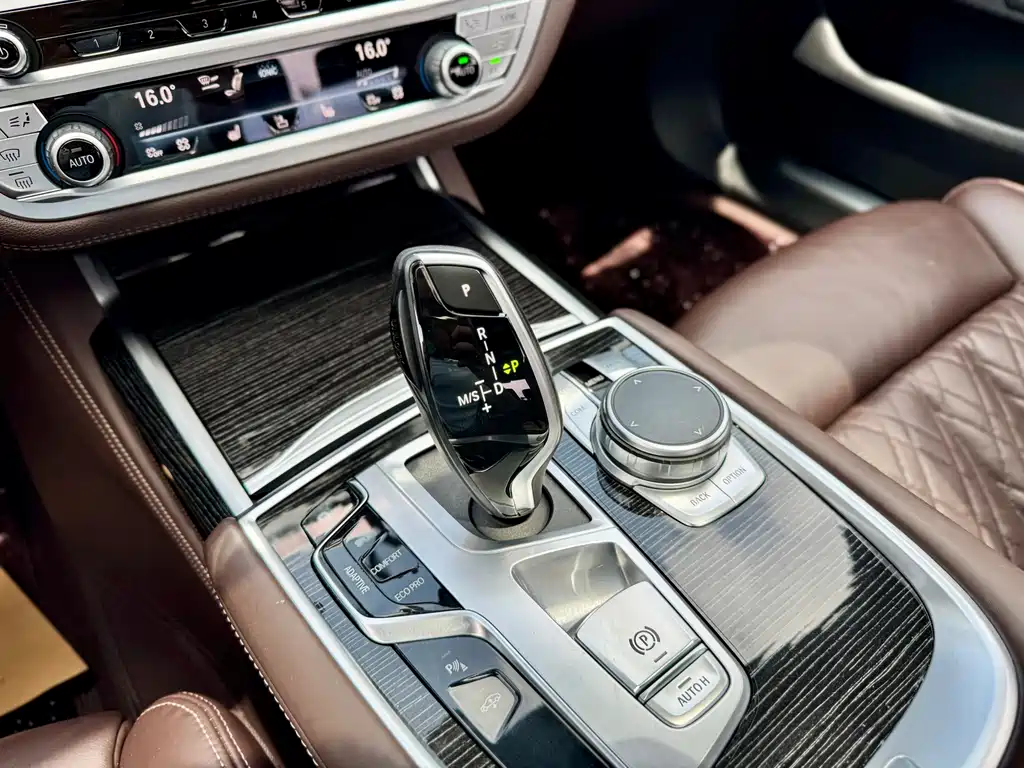 BMW 7 Series 2020 — фото 9