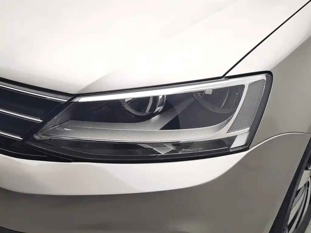 Volkswagen Sagitar 2019