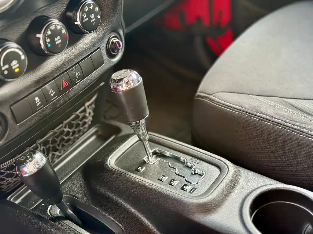 Jeep Wrangler 2015 — фото 21