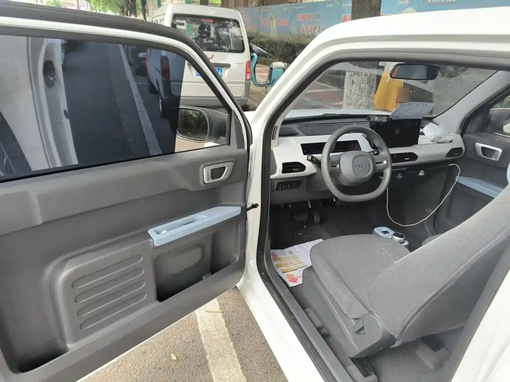 Geely Galaxy Panda 2025 — фото 17