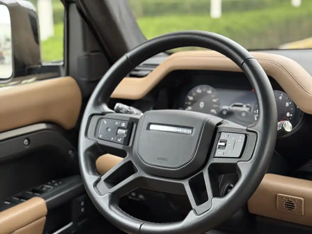 Land Rover Defender 2024 — фото 11