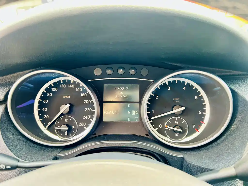 Mercedes-Benz R-Class 2018 — фото 12
