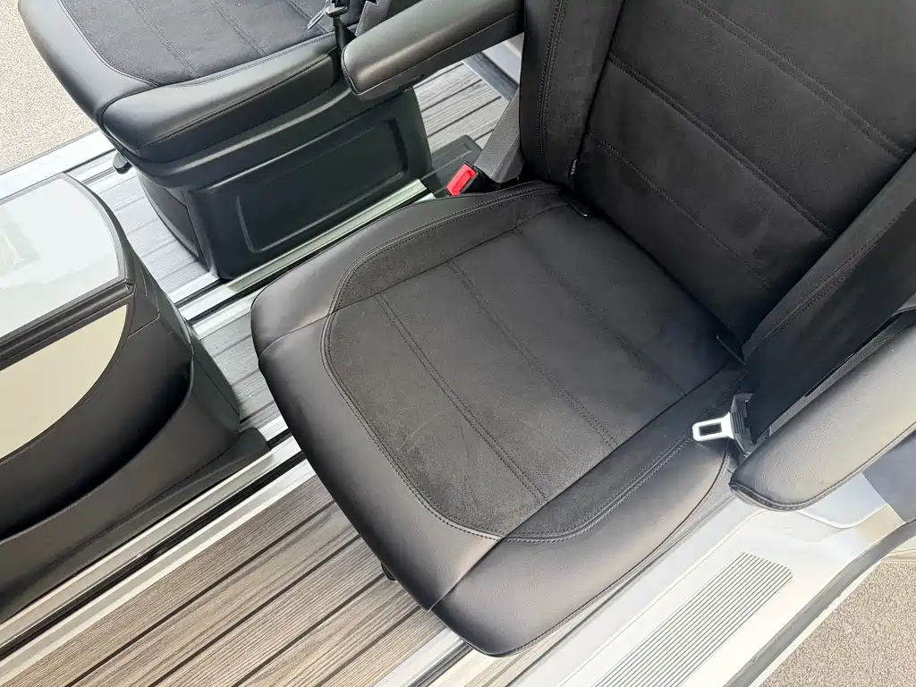 Volkswagen Multivan 2018 — фото 14