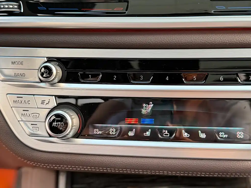BMW 7 Series 2021 — фото 13