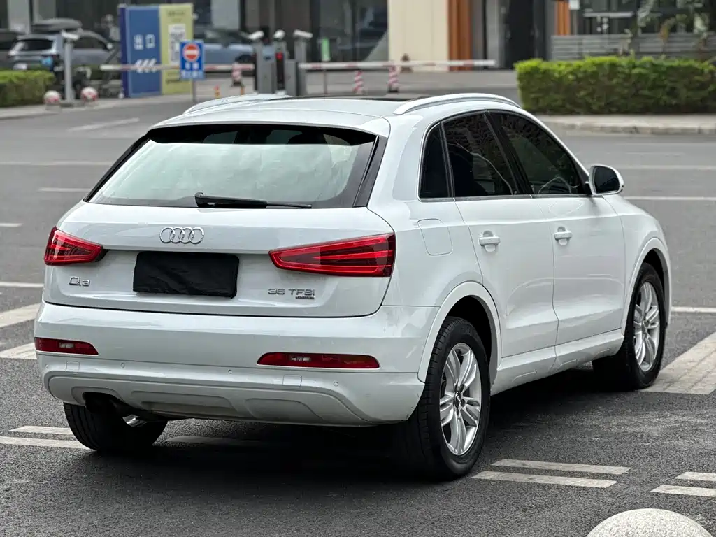 Audi Q3 2014 — фото 20