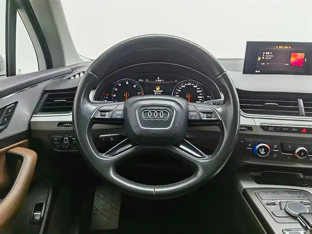 Audi Q7 2018 — фото 19