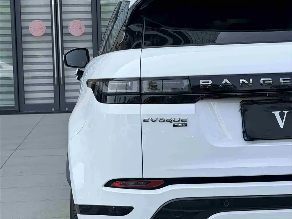 Land Rover Evoque 2023 — фото 32