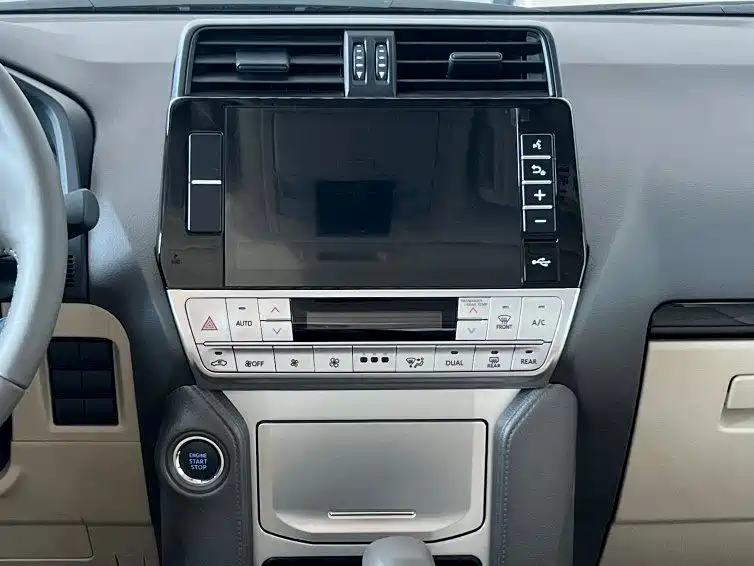 Toyota Prado — фото 12